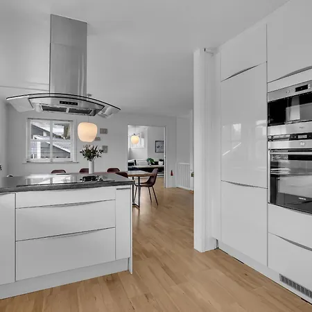 Apartamento Large Modern House With A View *