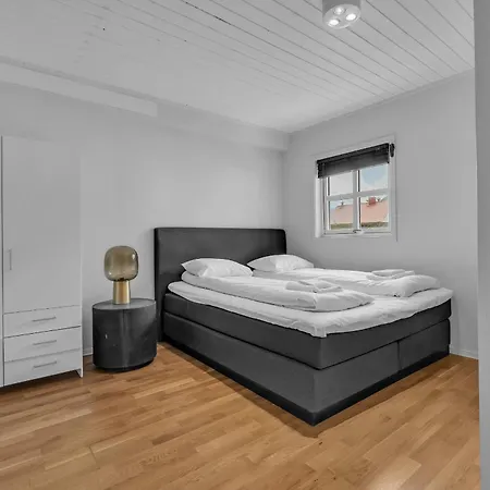 Large Modern House With A View Apartment Tromso