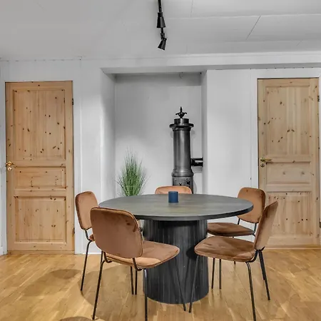 Large Modern House With A View *