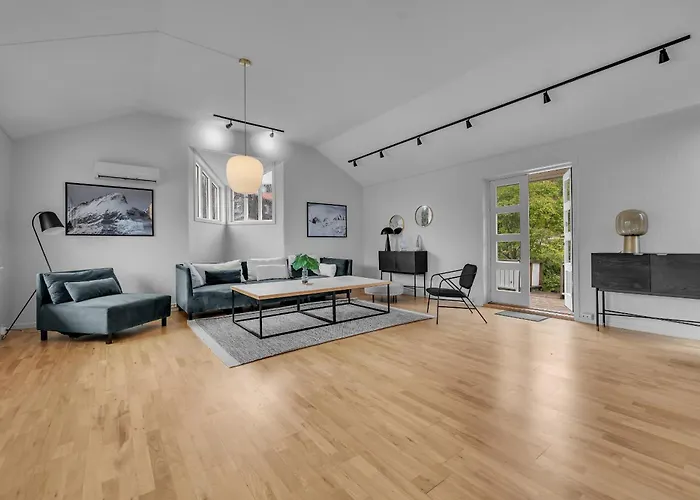 Large Modern House With A View Leilighet