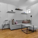 Large Modern House With A View 公寓