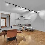 Large Modern House With A View 公寓 *